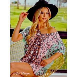 B57💗💚Gorgeous color block subtle animal print pastel v-neck top 4 day2date!